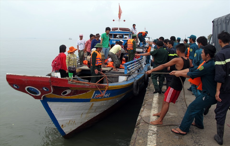 Tropical storm Noul heading towards central Vietnam 2929 boat
